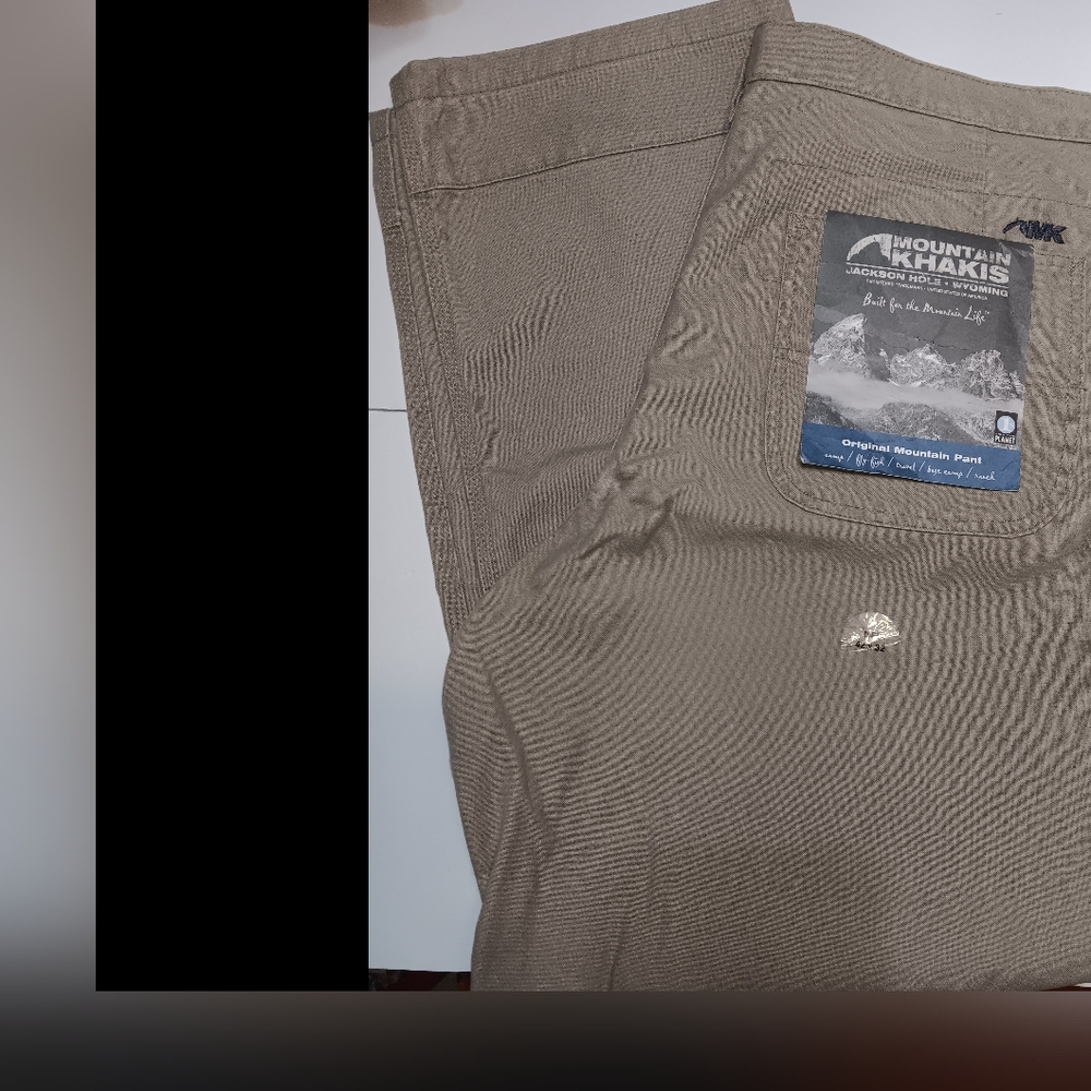 Mens Mountain Khakis Original Mountain Pants. Size 42×32. NWT
